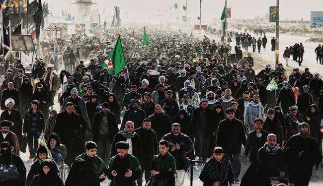 الزحف الحسيني يتواصل الى كربلاء؛ وموائد تنصب بالكيلومترات