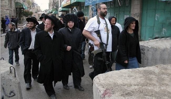 فلسطيني يهاجم مستوطنين بالحمض في الضفة الغربية