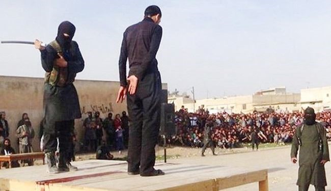 داعش یک نوجوان را به خاطر زنگ موبایل شلاق زد