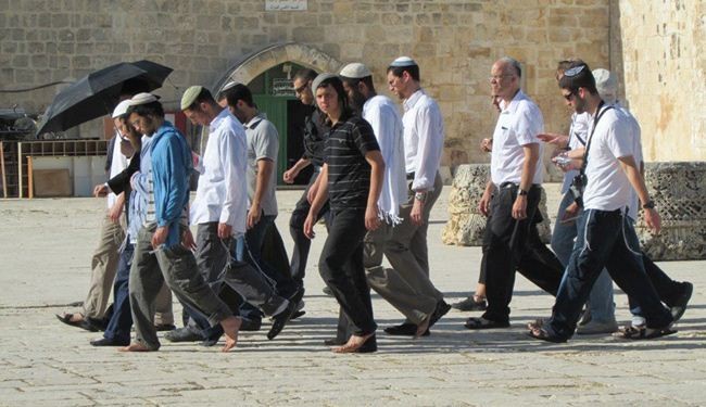 اقتحام جديد للمسجد الأقصى والاحتلال يحتجز بطاقات الفلسطينيين