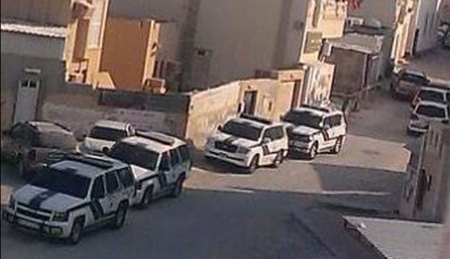 القوات الخليفية بالبحرين تداهم بلدة العكر.