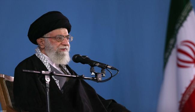 آية الله خامنئي: نرفض أية شروط لرفع الحظر تمس بكرامة شعبنا