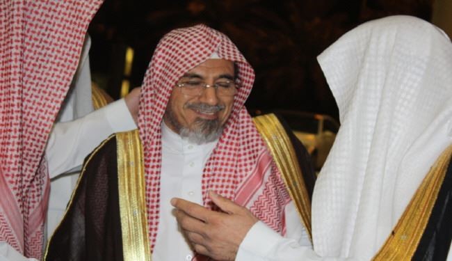 خطیب مکه: فرزندانمان به ما خیانت کردند