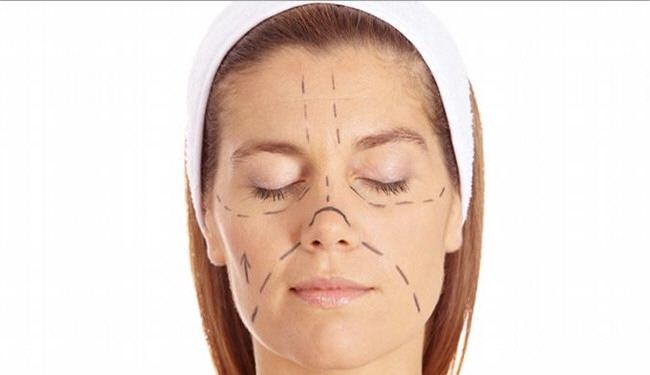 سيدة مثيرة للجدل ترفض أن تبتسم منذ 40 عاماً خوفاً من...