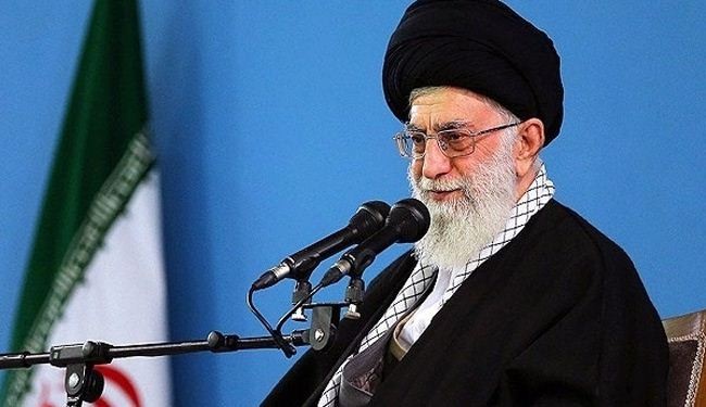 آية الله خامنئي: الوقوف بحزم بوجه الحظر يفشل خطط الاعداء+صور