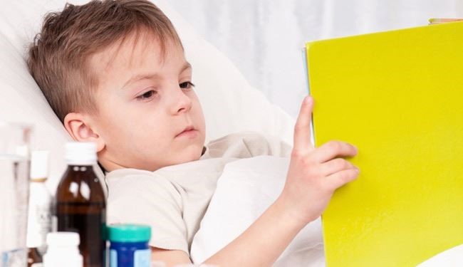 كيف تتعامل مع طفلك أثناء وبعد المرض