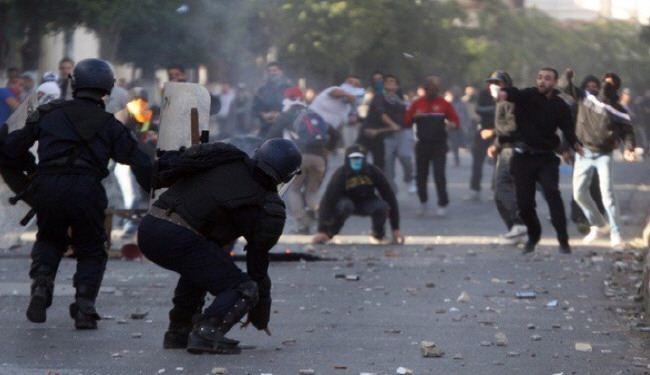 اصابة 40 شرطيا جزائريا خلال تظاهرة ضد استكشاف الغاز الصخري