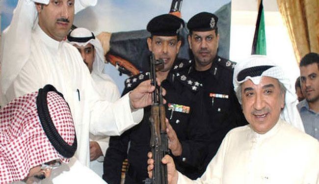 بالصور..لماذا دخل نواب كويتيون للبرلمان مدججين بالأسلحة؟!