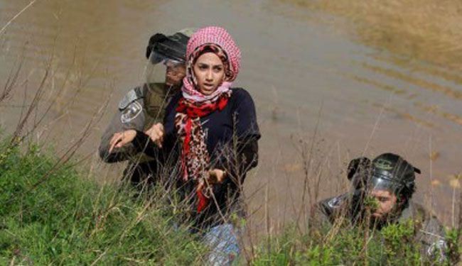 اعتقال فتاة واصابة عشرات الفلسطينيين خلال مواجهات