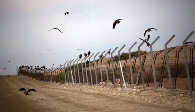 رژیم اسراییل در مرز با اردن دیوار می کشد