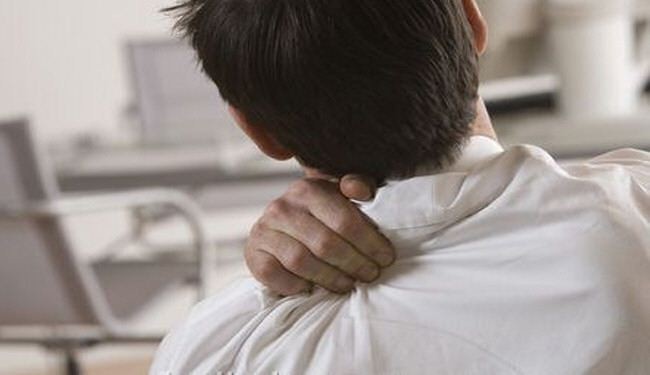 للتخلص من آلام الظهر والكتفين عليك بهذه النصائح