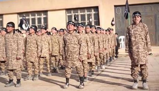 داعش چگونه کودکان را جذب می‌کند؟ + عکس