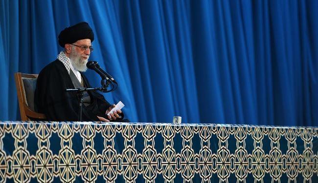 قائد الثورة: رفع الحظر يجب أن يكون جزءاً من الاتفاق النووي