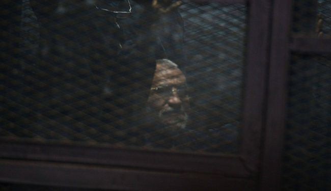 مرشد اخوان مصر وقيادات آخرى على قوائم الإرهاب!