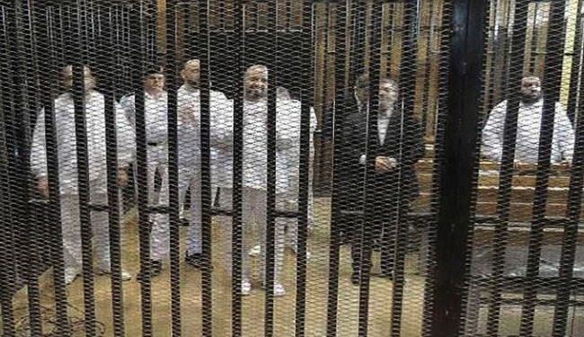 مصر... تأجيل محاكمة مرسي ومتهمين آخرين في قضية أمن الدولة