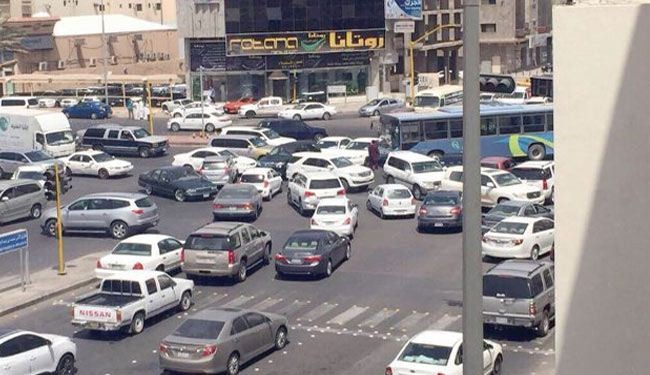 اهالي المدينة المنورة يعيشون على الشموع لانقطاع الكهرباء