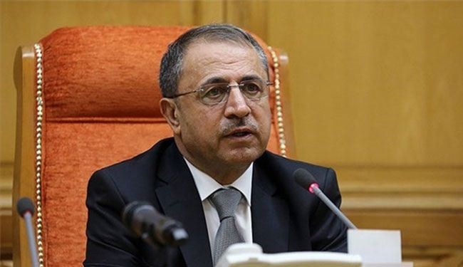 الشعار: هناك دول عربية تدعم الارهابيين لضرب سوريا وشعبها