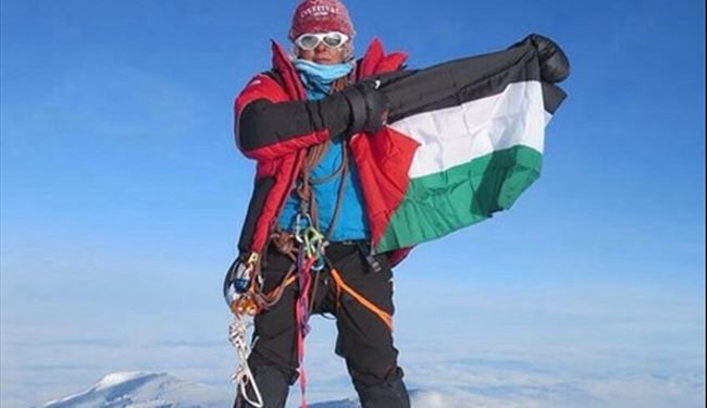 عکس/ برافراشتن پرچم فلسطین بر فراز بلندترین قله آمریکا