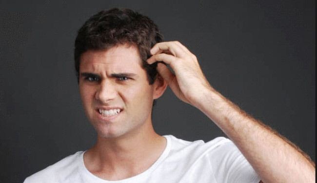 ما هي أسباب حكة فروة الرأس وعلاجها؟