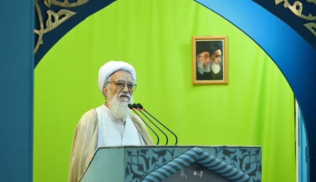 خطيب جمعة طهران يحذر الغرب من نكث عهوده