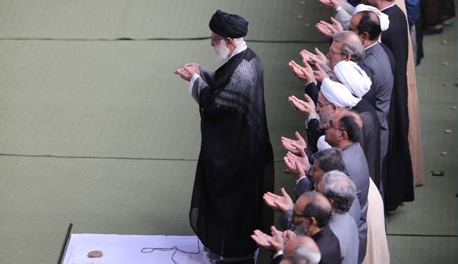بالصور؛ صلاة عيد الفطر بامامة آية الله خامنئي في طهران