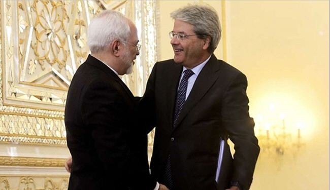 ظريف يستقبل نظيره الايطالي في طهران