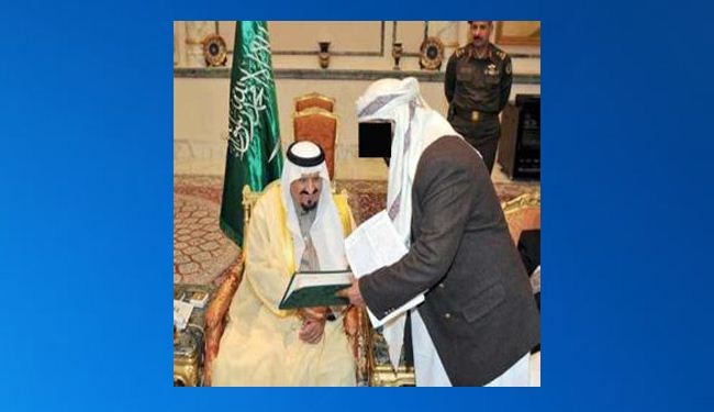 بالصور، وثائق سرية عن استلام مئات اليمنيين مبالغ سعودية