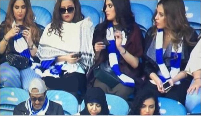 ظهور سعوديات غير محجبات بكأس السوبر يثير جدلا كبيرا