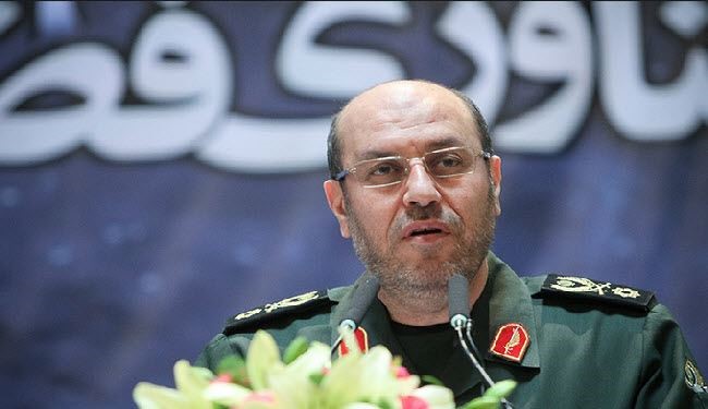 سردار دهقان: موشک‌های با برد بیش از 2000 کیلومتر نمی‌سازیم