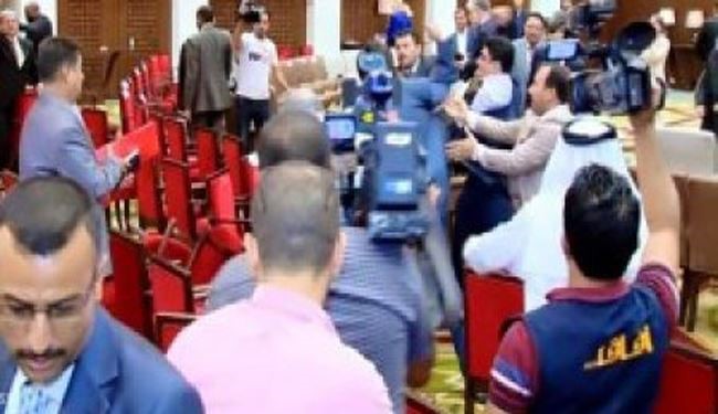 رینگ نبرد با صندلی در کنفرانس آزادسازی الانبار! + عکس