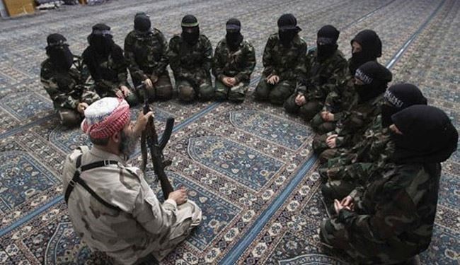 داعش دختران سوری را به جرم خندیدن دستگیر می کند