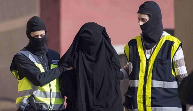 الهند تستلم من الامارات امرأة جندت الشباب لـ