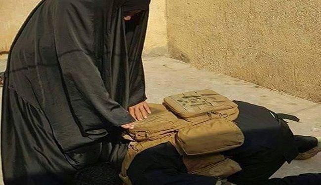 عندما تودع الأم أبنها للذهاب إلى ساحات القتال