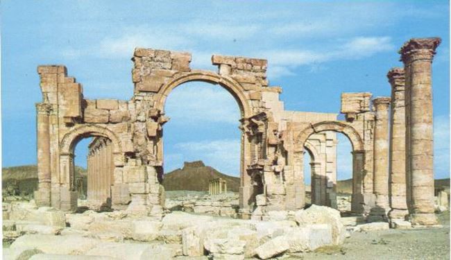 تخریب سردر باستانی 