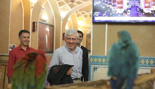 جاك سترو سائحا في ايران ( بالصور)