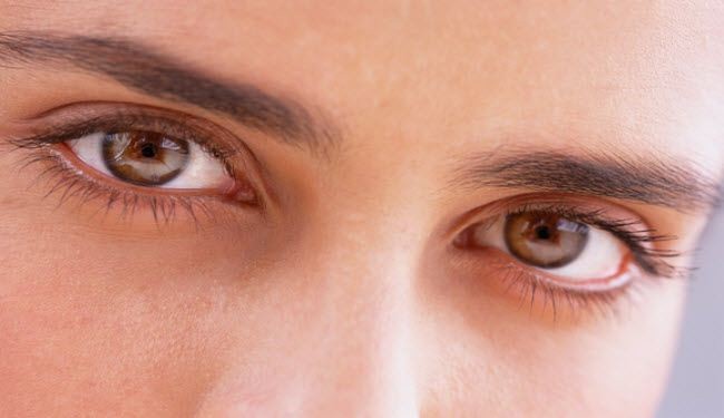 عادات مؤذية للعيون وللنظر لكنكم تفعلونها كل يوم