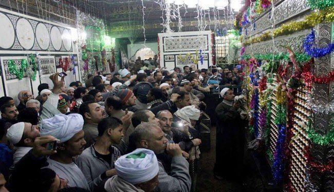 جدل في القاهرة بعد إغلاق ضريح الحسين (ع)
