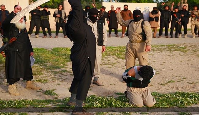 گردن زدنِ ده‌ها مرد و زن موصلی توسط داعش
