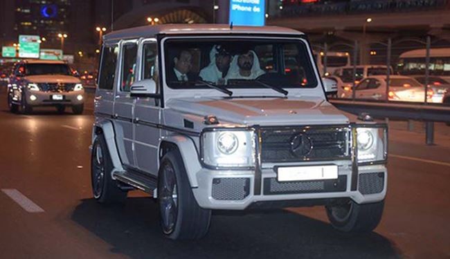 محمد بن راشد يتجول بسيارته الخاصة مع السيسي +صور