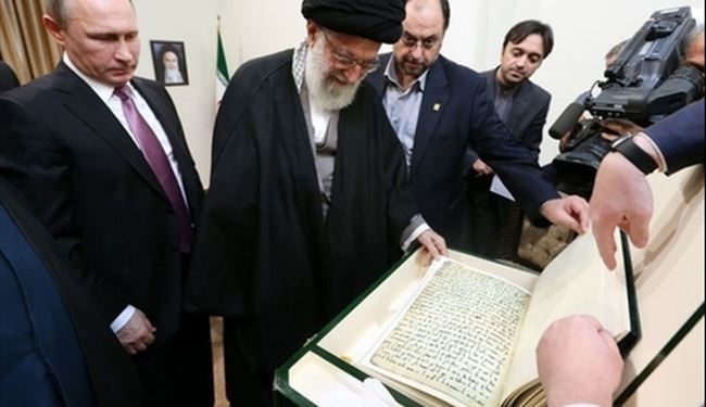 تاریخچه قرآنی که «پوتین» به رهبری تقدیم کرد