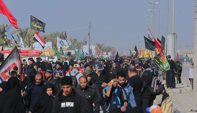 بالصور؛ جموع الزائرين المتجهة نحو قبلة الأحرار
