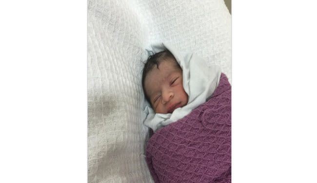 بحرينية تنجب على الطريق بسبب تمارين نجل الملك!