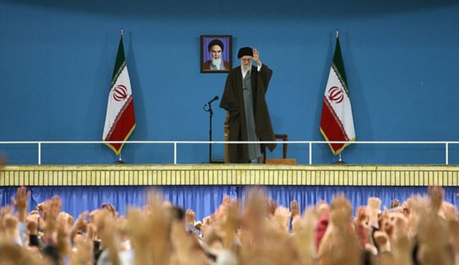 آية الله خامنئي: الثورة الاسلامية تواجه اليوم جبهة واسعة من الاعداء