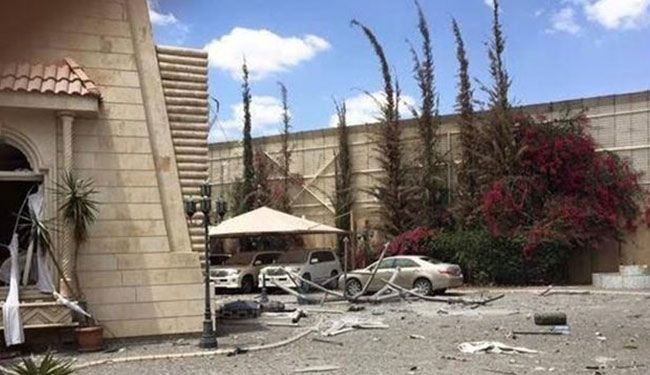 العدوان السعودي يستهدف محيط السفارة الإيرانية بصنعاء
