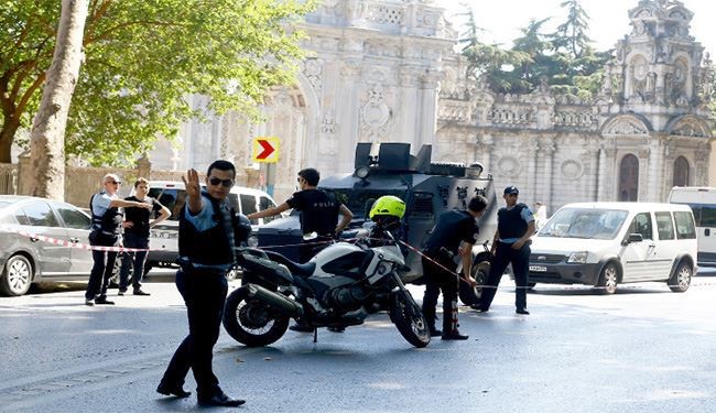 شرطة إسطنبول تقتل شخصا ـ ظناـ انه انتحاري!