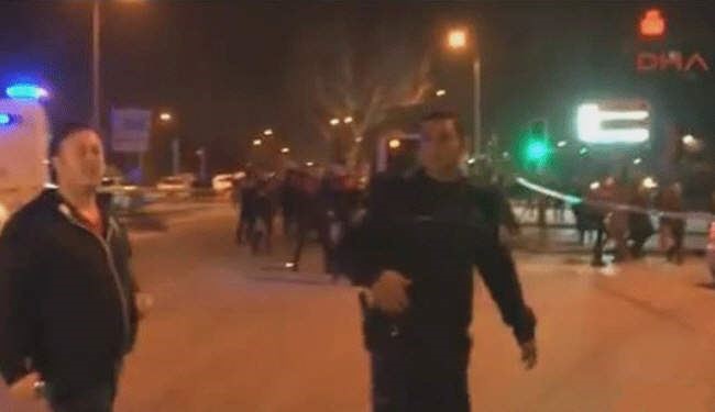 28 قتيلا في تفجير استهدف عسكريين في انقرة