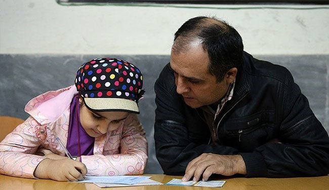 بالصور؛ ممارسة الديمقراطية لدى الأشبال بانتخابات ايران
