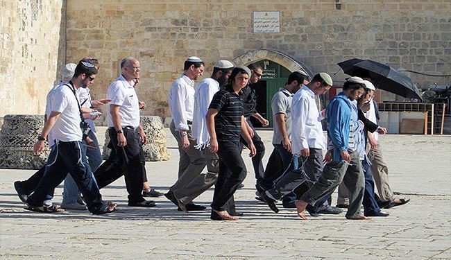متطرفون يواصلون اقتحام باحات المسجد الأقصى +صورة