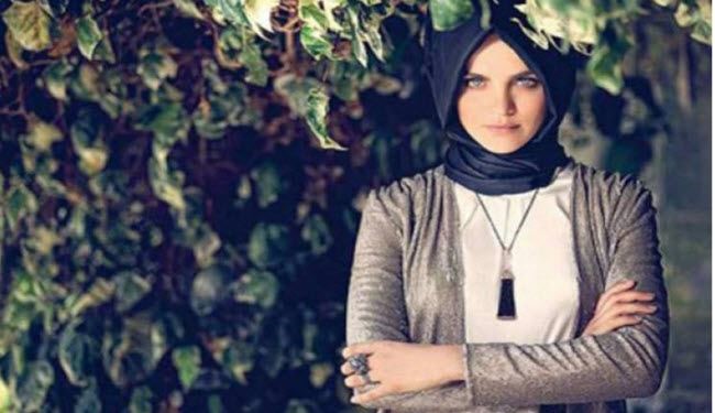 ملكة جمال تركيا.. والفتوى المثيرة حول هاتفها النقال!