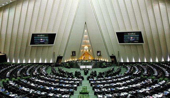 برلمان ايران يدعم سياسات البلاد الدفاعية والصاروخية